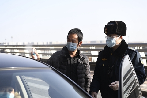 乘客殴打网约车司机背后的社会现象深度分析，阶层认知冲突与社会价值观的反思