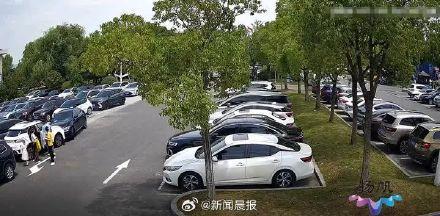 司机误踩油门6秒连撞三车四人，事故解析、反思与交通安全警示