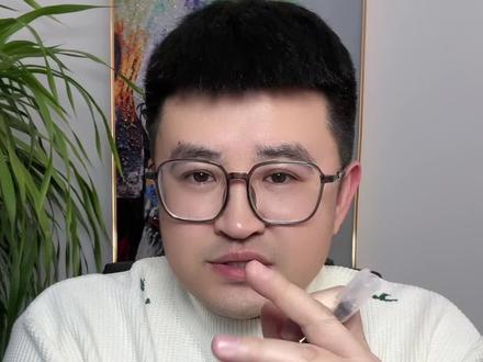 董宇辉的日常，平凡中的友情与陪伴，黄V认证已消逝的时光