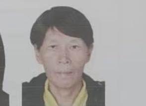 余华英被押入庭现场视频曝光，手铐下的庭审之路