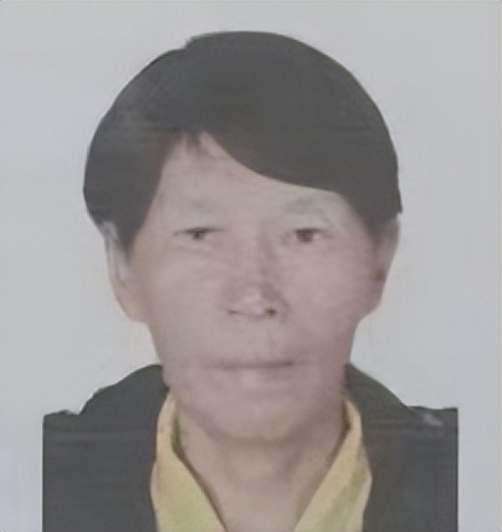 杨妞花首次目睹余华英双手颤抖背后的深层故事