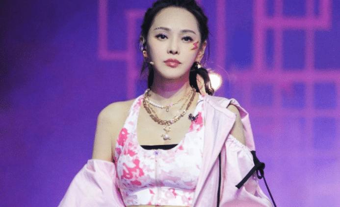 杨子黄圣依真人秀，真实与剧本之间的微妙舞蹈引质疑，温馨日常揭秘真相