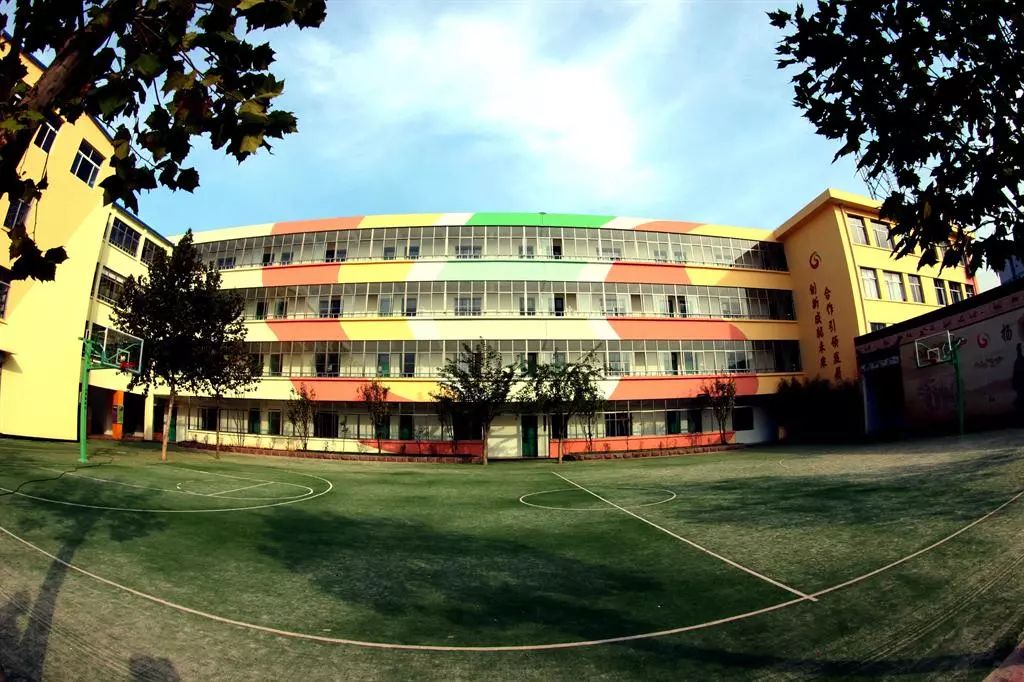 教育局回应三亚一小学教学楼开裂事件，展现变化中的自信与成就之光
