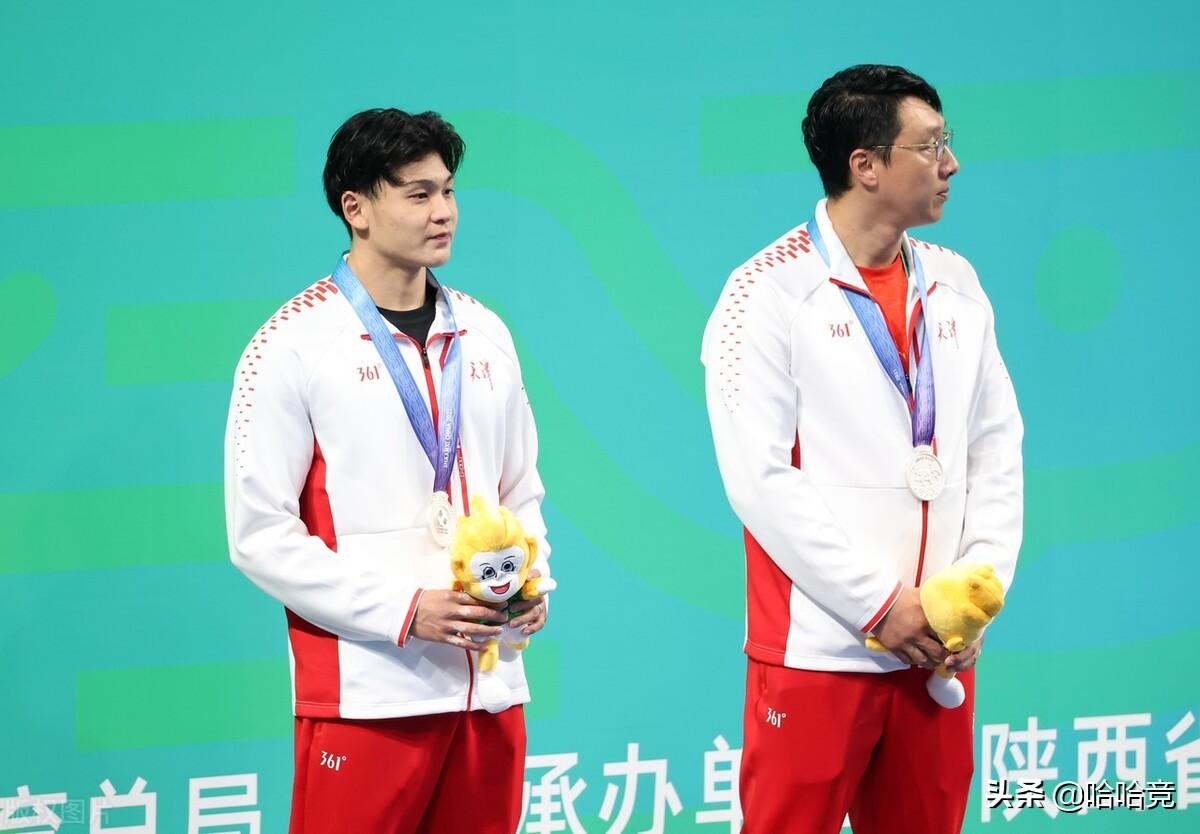 潘展乐勇夺400米自由泳金牌，泳池之光闪耀辉煌！