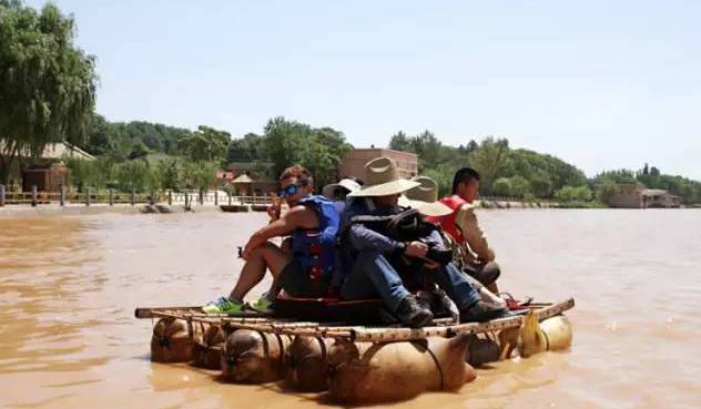男子自制筏子挑战宁夏至河南漂流之旅，与自然美景的浪漫约定