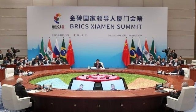 普京展示金砖国家钞票，科技引领货币新时代，智能支付纪元开启
