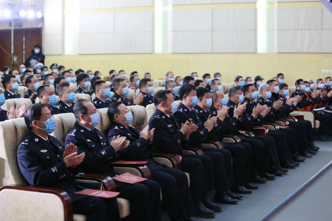新星警探，四个月内成功抓获24名嫌疑人