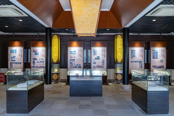 小巷中的剑影流光，佩剑比赛的神秘之旅与神秘小店