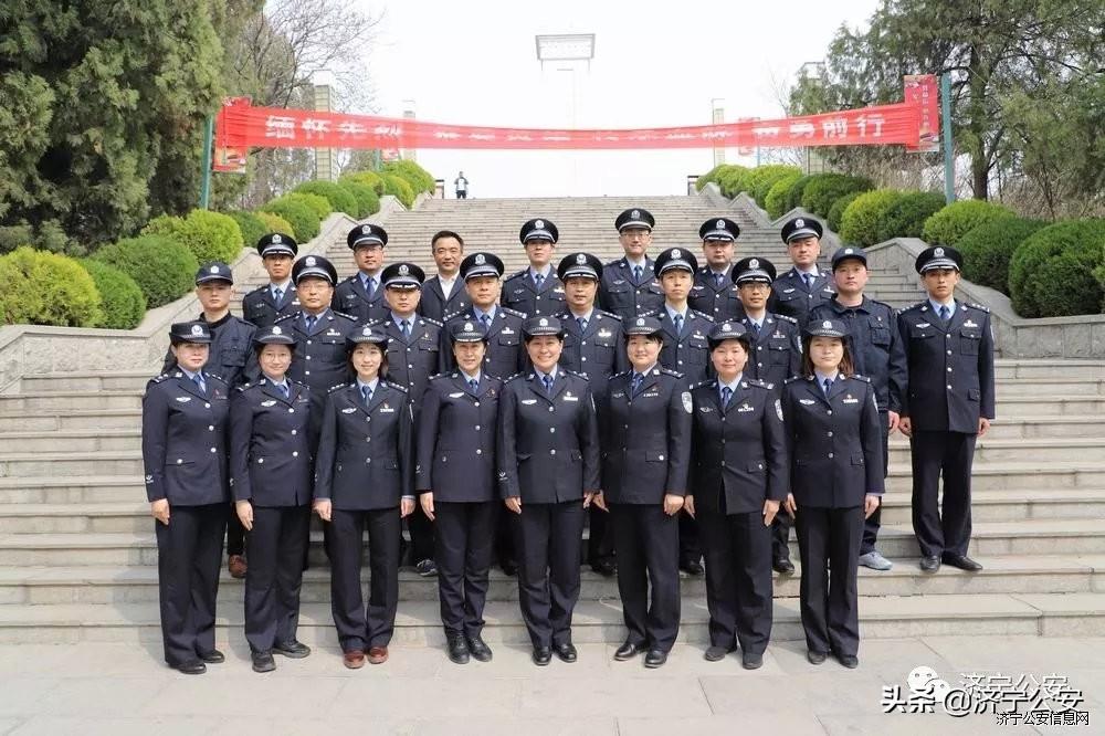 最新党的纲领引领时代，激发自信与成就的力量之光