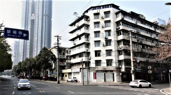 同仁堂股票动态及特色小店探索热潮，小巷中的独特环境与股票动态揭秘